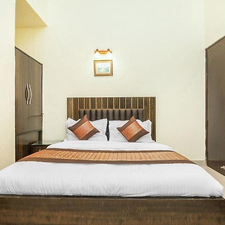 Oyo 14245 Amitabh Guest House Нью-Делі Екстер'єр фото