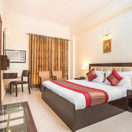Oyo 14245 Amitabh Guest House Нью-Делі Екстер'єр фото
