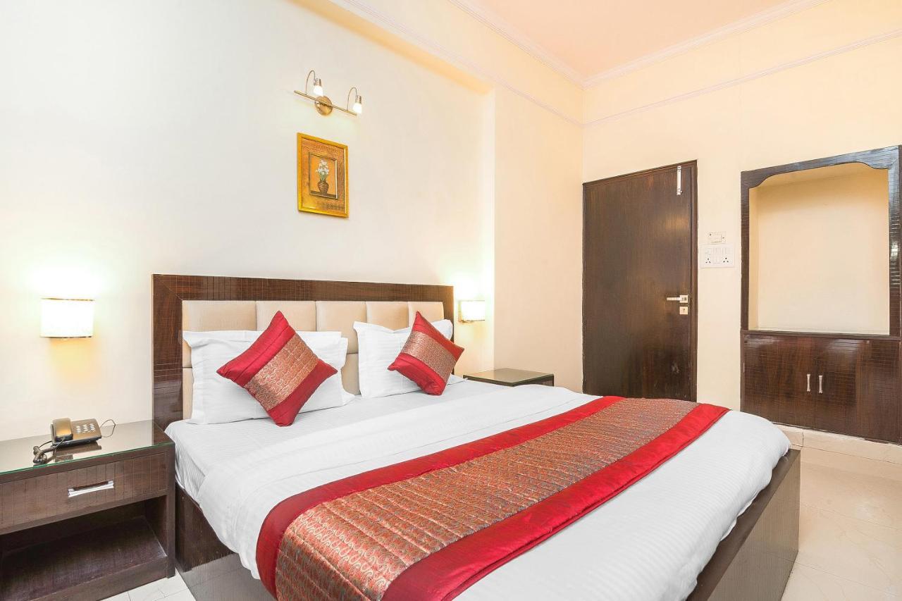 Oyo 14245 Amitabh Guest House Нью-Делі Екстер'єр фото