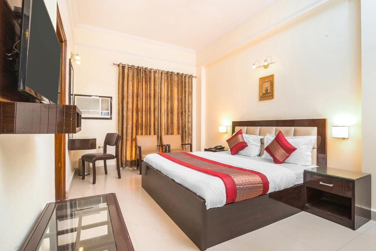 Oyo 14245 Amitabh Guest House Нью-Делі Екстер'єр фото