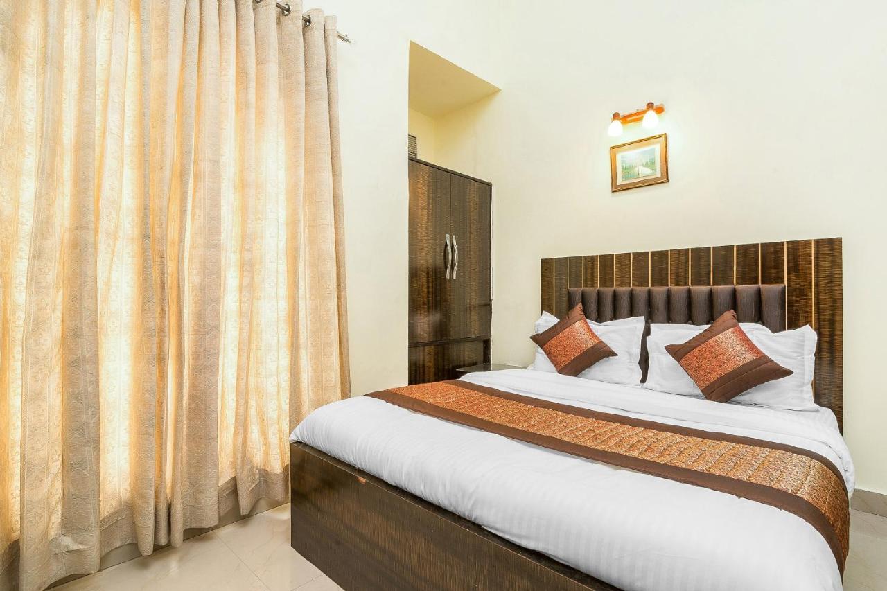 Oyo 14245 Amitabh Guest House Нью-Делі Екстер'єр фото